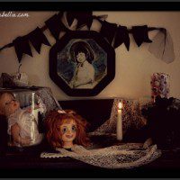 Dolls are creepy when used in this Creepy Halloween Mantel!