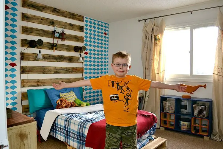 a boys bedroom. a NellieBellie exclusive a boy's bedroom on a budget. Tips & tricks for an inexpensive re-do!