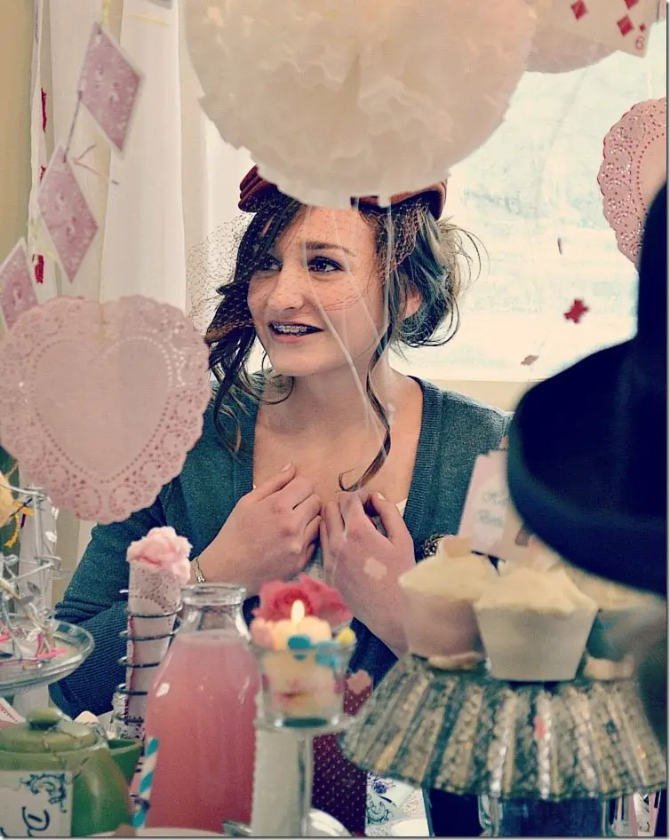 Alice in Wonderland tea party...vintage-style. By NellieBellie Alice in Wonderland tea party...vintage-style. By NellieBellie