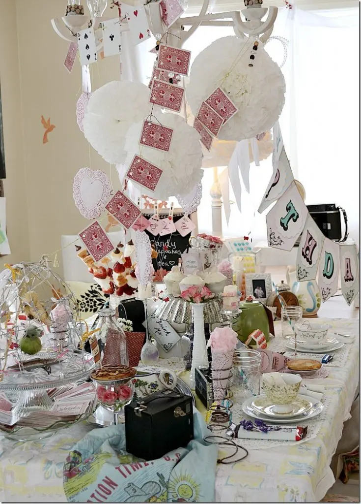 Alice in Wonderland tea party...vintage-style. By NellieBellie Alice in Wonderland tea party...vintage-style. By NellieBellie