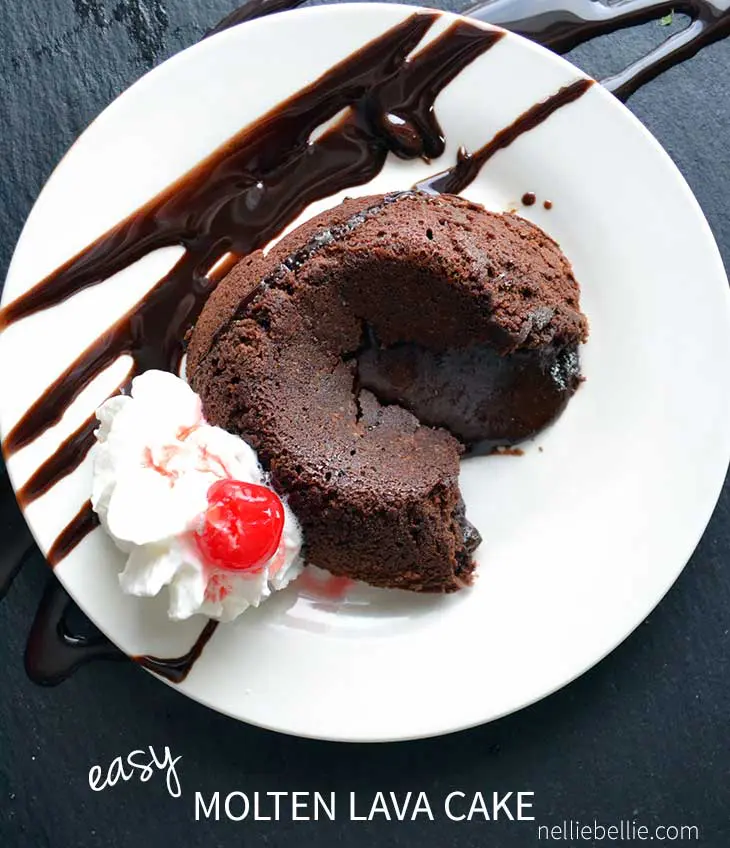 Easy lava cake recipe! Seriously simple to make, and absolutely delicious!