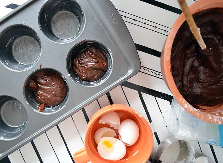 easy chocolate molten lava cake www.nelliebellie.com