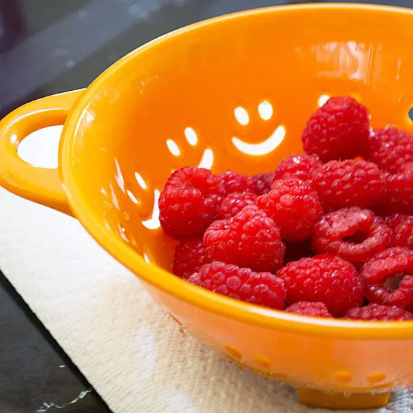 fresh berries for cinnamon roll monkey bread