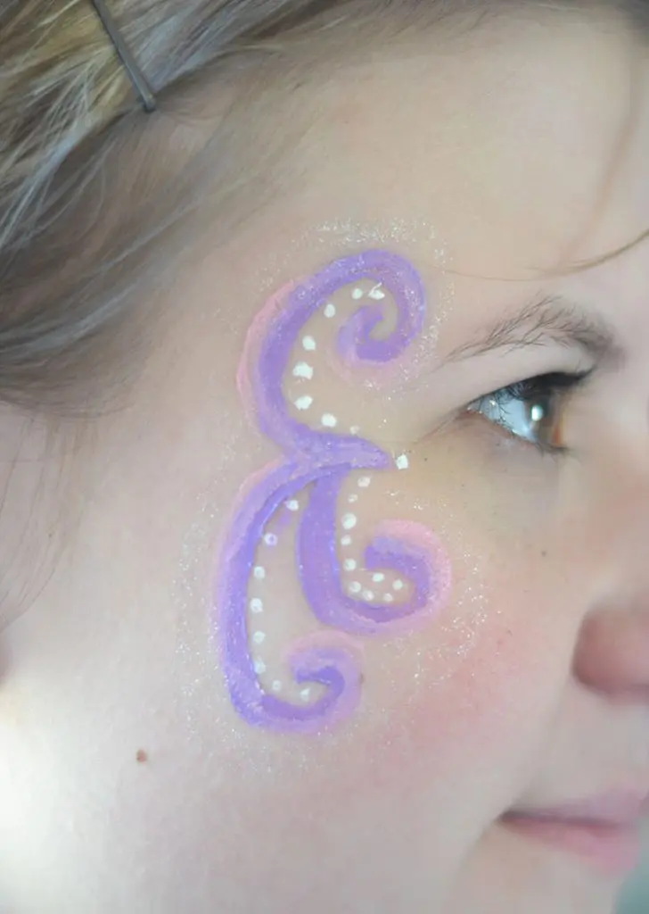 Face Paint can be easy to do, if you choose simple designs and good paints! face painting tips and face painting tutorials for beginners