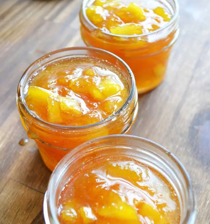 make homemade jam with only 2 ingredients and 2 steps. Easy to make! | nelliebellie.com