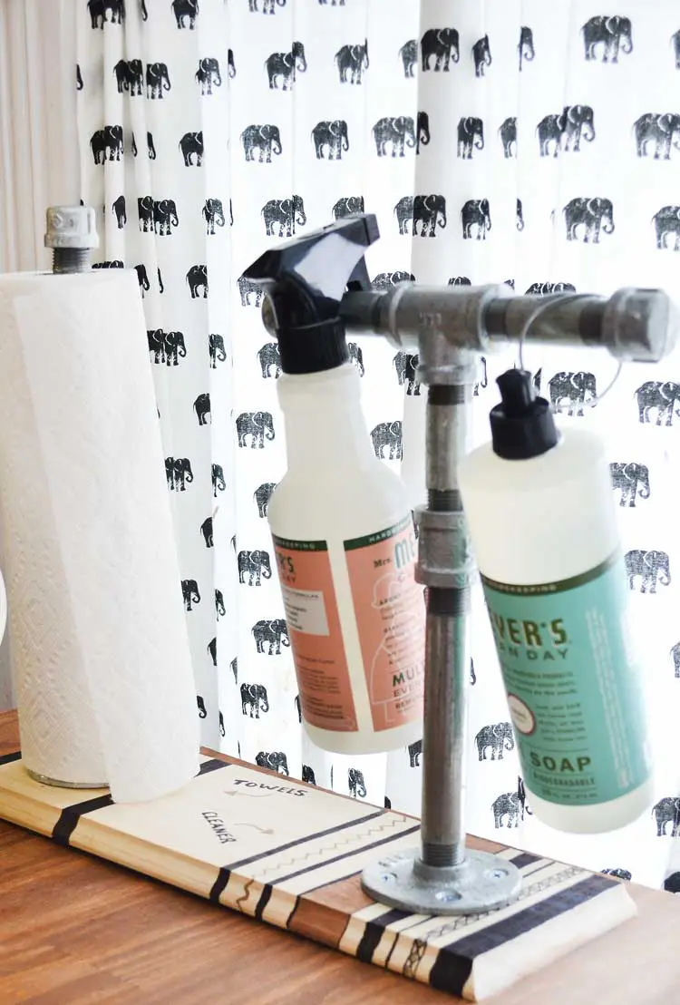 Full and easy tutorial for a DIY paper towel holder by nelliebellie.com This is so easy to make and how great would that be to keep stuff organized!