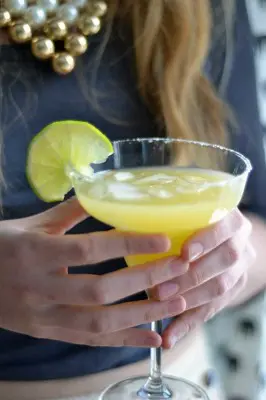 How to make a skinny margarita | a classic recipe for a magarita along with extra recipes, tips, and tricks.