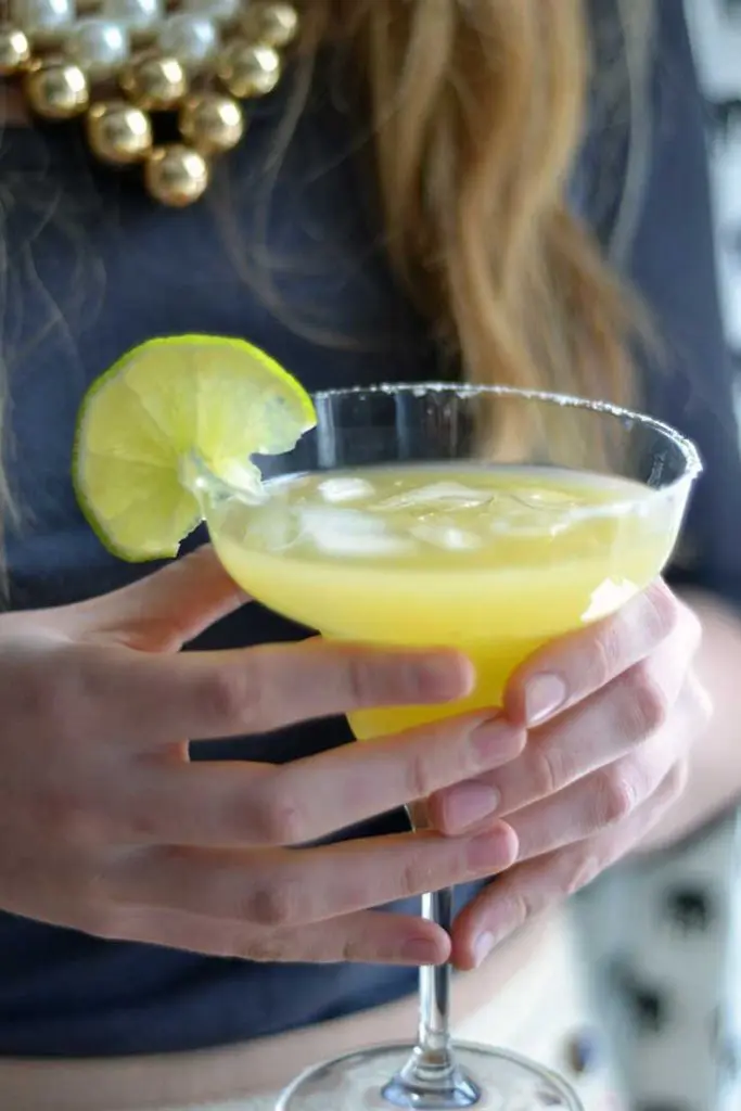 How to make a skinny margarita | an easy skinny margarita recipe along with extra recipes, tips, and tricks.