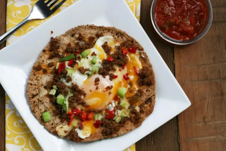 Tortilla shell pizzas (Cost less than $1 each!), includes simple tortilla pizza recipes. Repin to save.