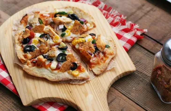 Tortilla shell pizzas (Cost less than $1 each!), includes simple tortilla pizza recipes. Repin to save.