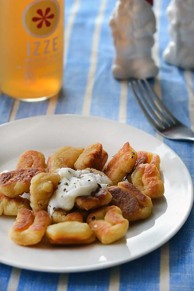 how to make homemade gnocci. So easy to do at home. A video tutorial is included as well as a basic recipe. A great thing to do on a Saturday afternoon. www. nelliebellie.com