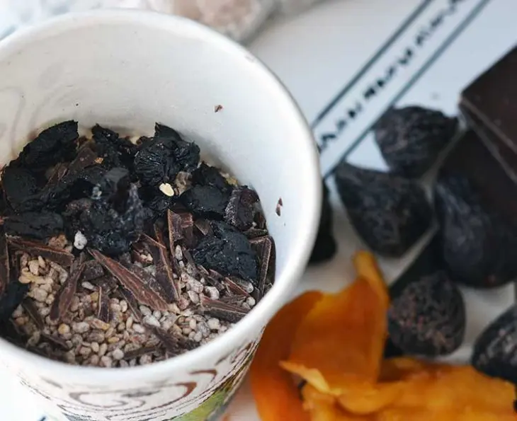 homemade portable instant oatmeal cups are easy to make and fast to eat! A great fast and healthy breakfast solution.