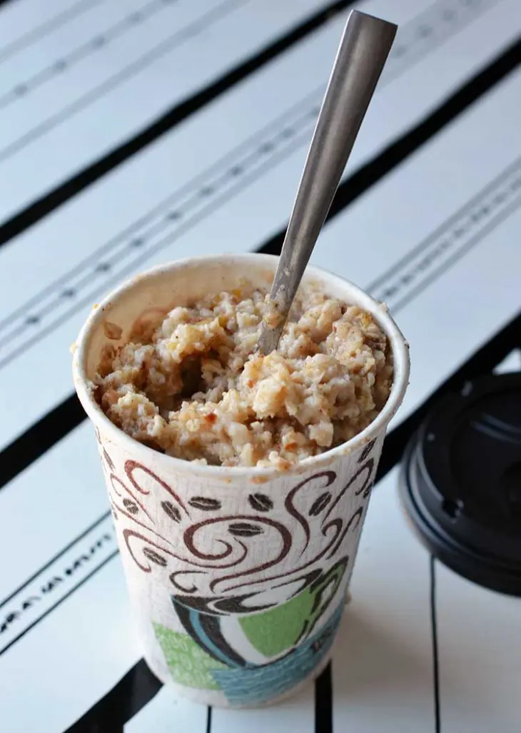 homemade portable instant oatmeal cups are easy to make and fast to eat! A great fast and healthy breakfast solution. An instant oatmeal recipes are so close, you can use one and just tweak it!