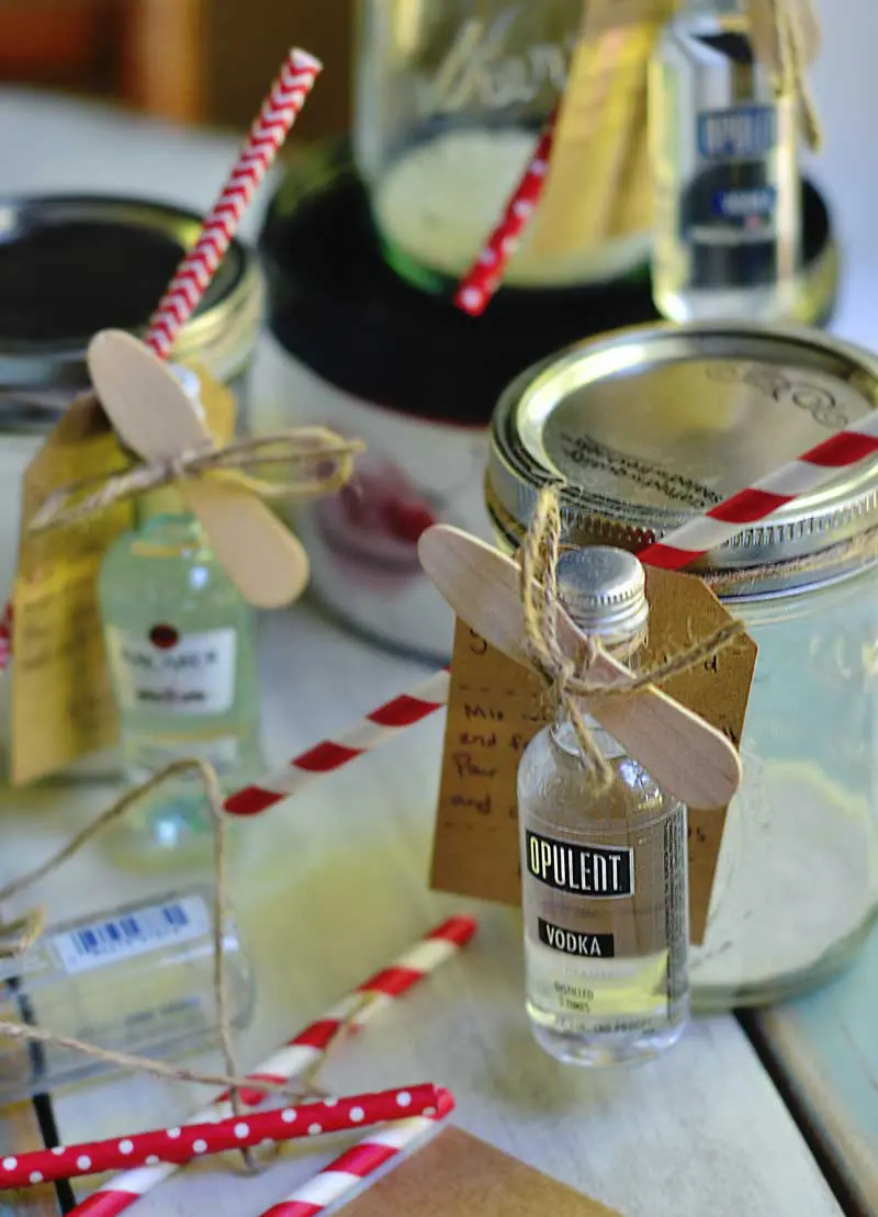 Gift set of iced coffee cocktails is easy to make and great to gift! So cute and adorable.