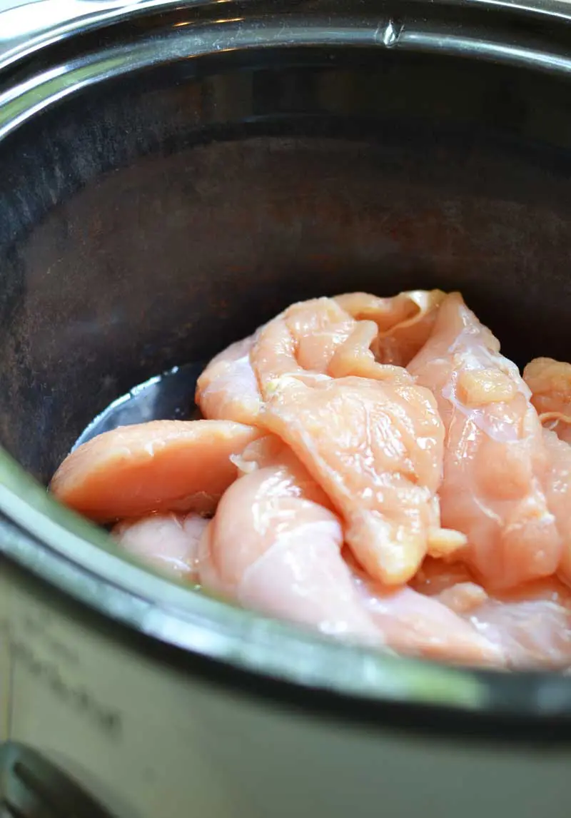 Slow cooker orange chicken with 5 minutes of prep time. A fix an forget it meal the family will love!