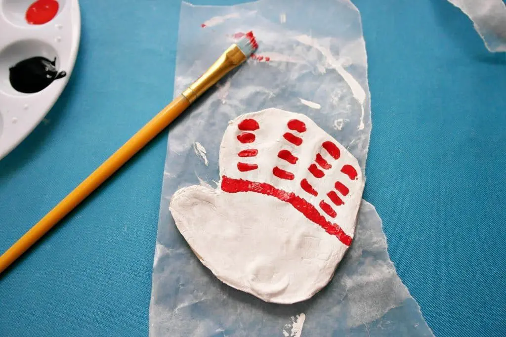 Cat in the Hat craft. A fun activity for Dr. Seuss' birthday using your child's handprint!