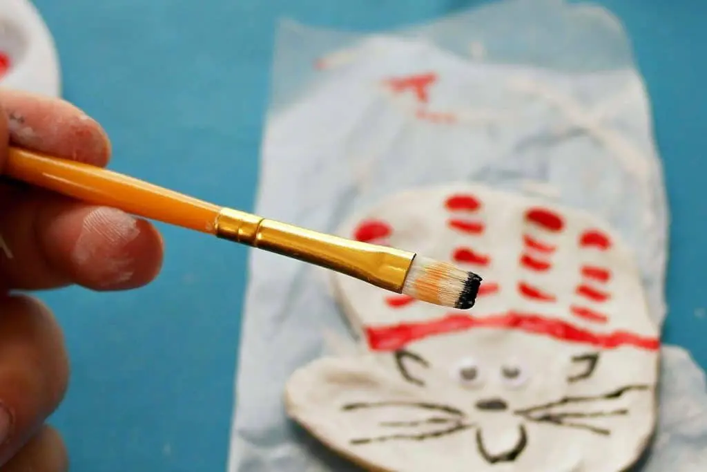 Cat in the Hat craft. A fun activity for Dr. Seuss' birthday using your child's handprint!