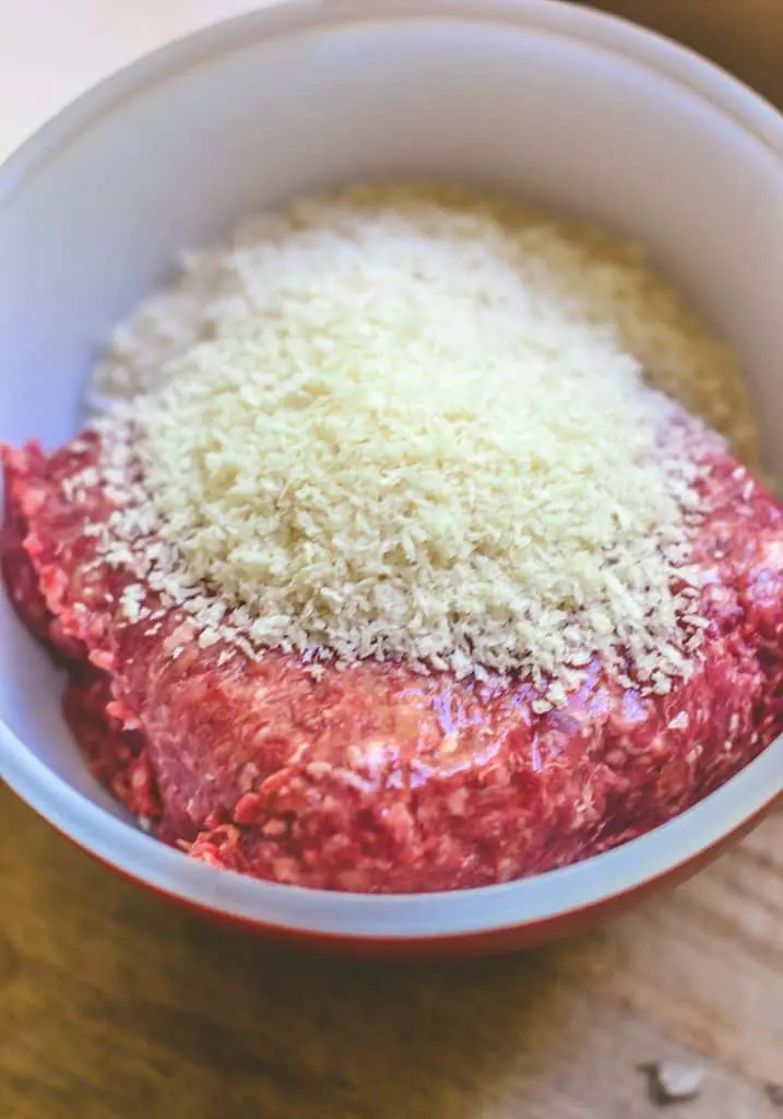 Ground beef mixture to stuff into a Vidalia onion and make an onion bomb.