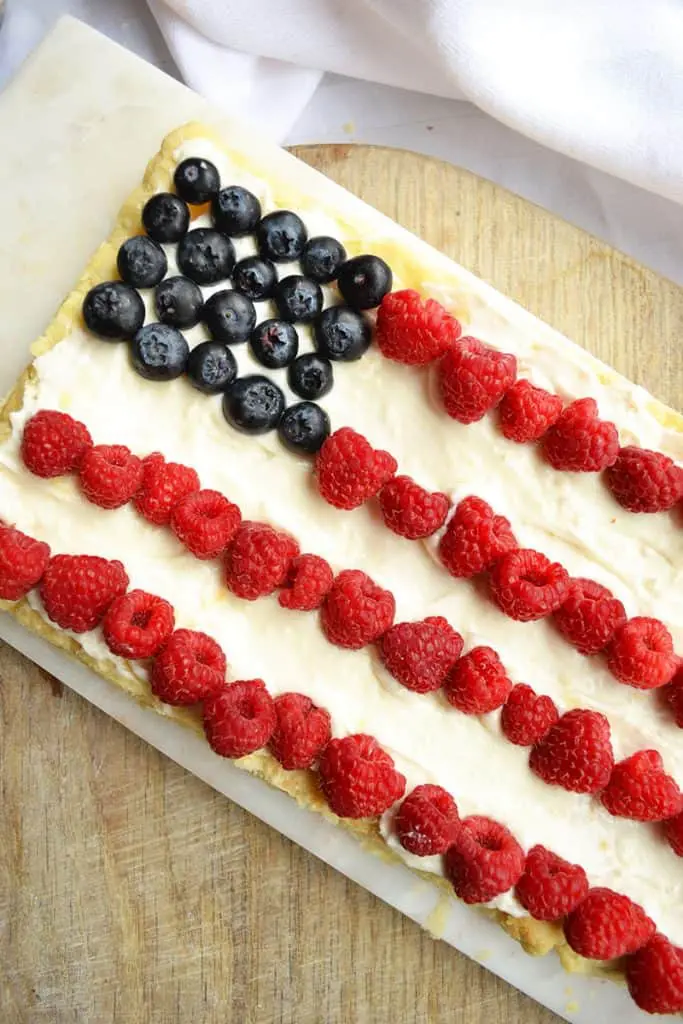 easy berry tart with puff pastry crust
