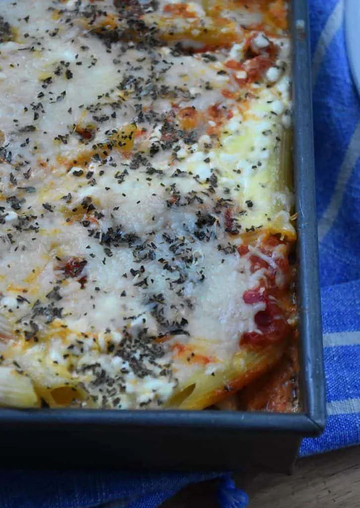 an easy fix and forget recipe for baked ziti. Get your family to the table with this delicious recipe!