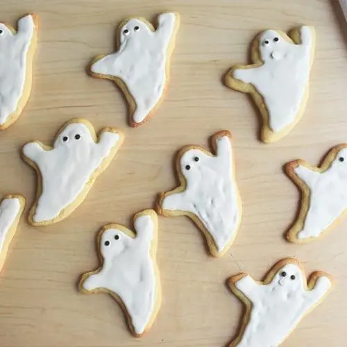 easy ghost cookies. Fun Halloween treat that is easy enough for kids to make!