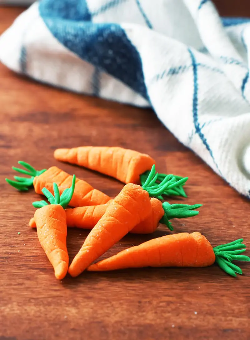 easy fondant carrots you can make in only a few simple steps