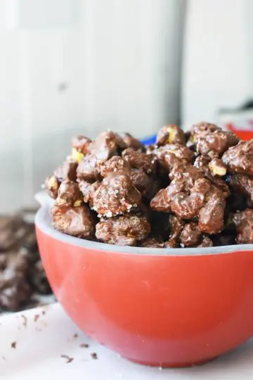 Only 3 ingredients and a microwave to make this ADDICTIVE chocolate almond bark puffcorn. A good sprinkling of sea salt takes it NEXT LEVEL in flavor. The best part...no bake!