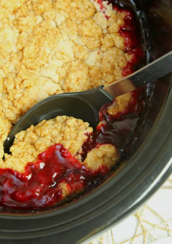 slow cooker strawberry dump cake