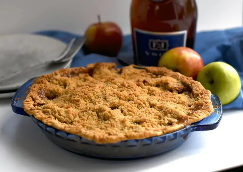 A delicious brandy apple crumble pie is perfect for fall! Don't skip this recipe! #applepie #brandy