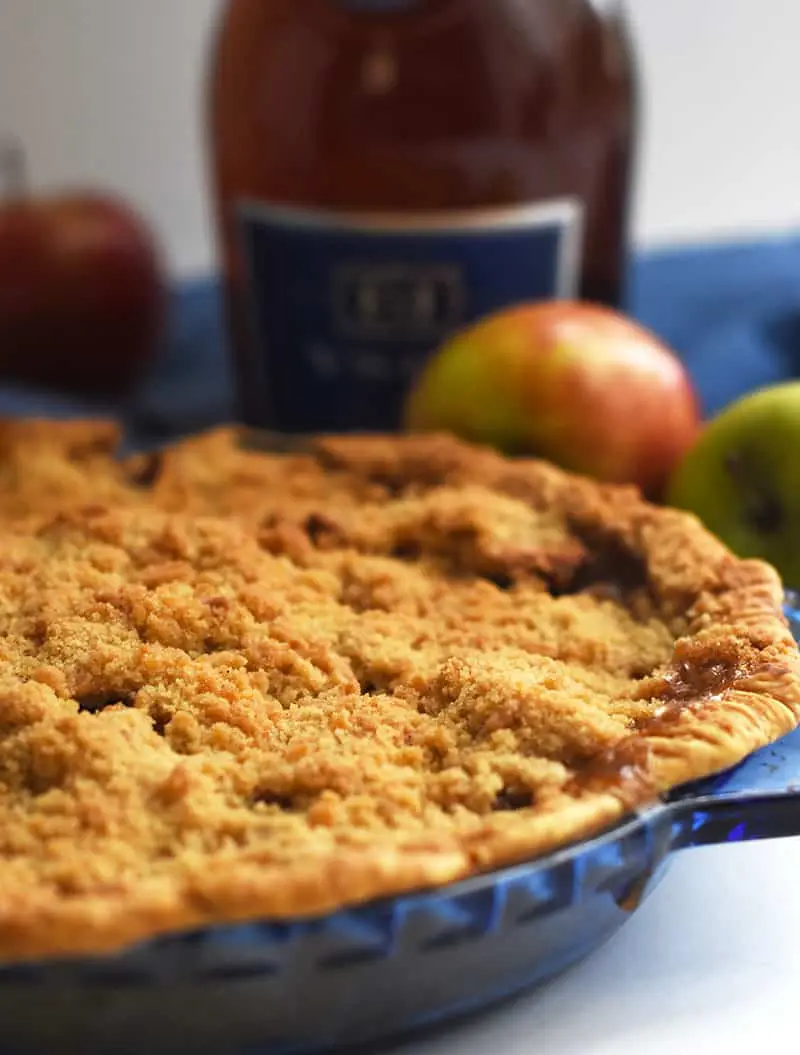  A warm you from inside Apple Crumble Pie with a yummy Brandy flavor! #applepie #brandy #crumble