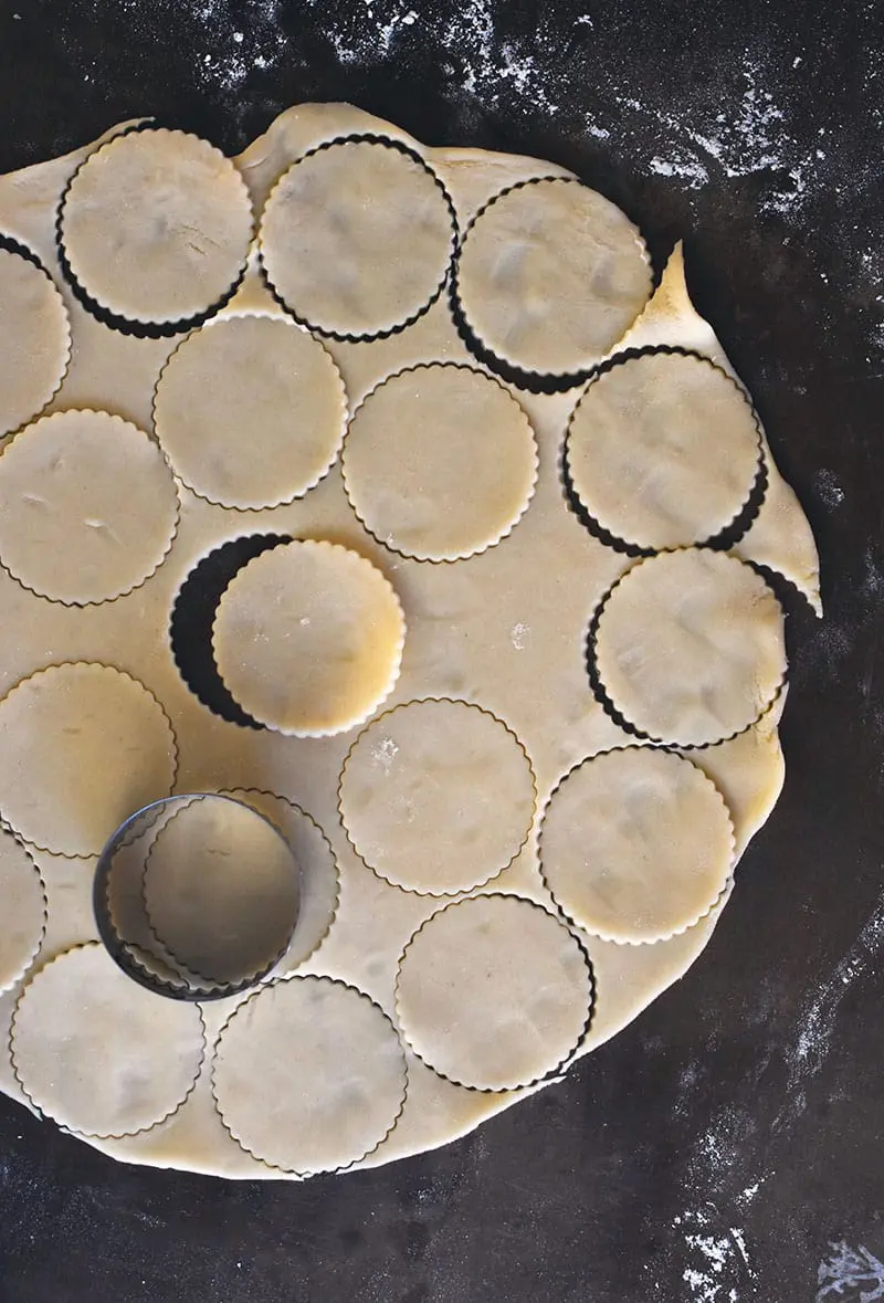 little pie crusts for pumpkin pecan pie bites