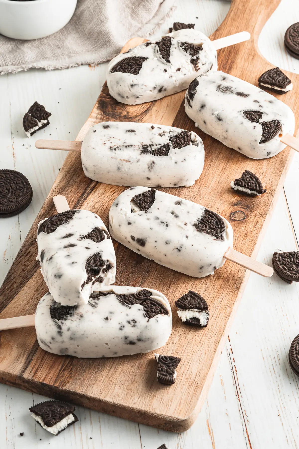 Cookies and Cream popsicles studded with Oreos