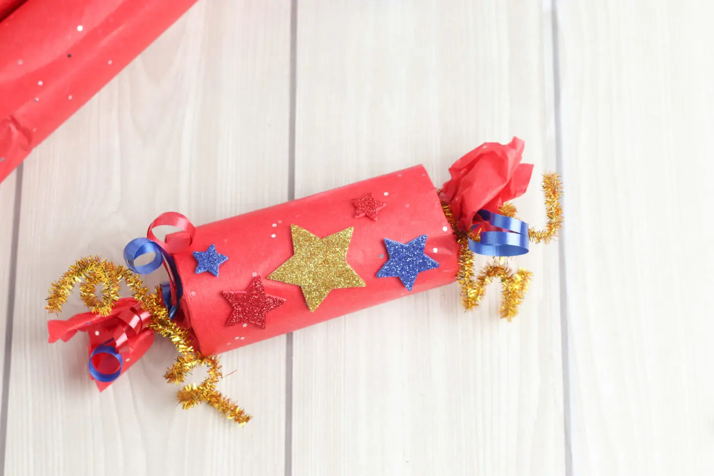 NellieBellie shows how to make party poppers
