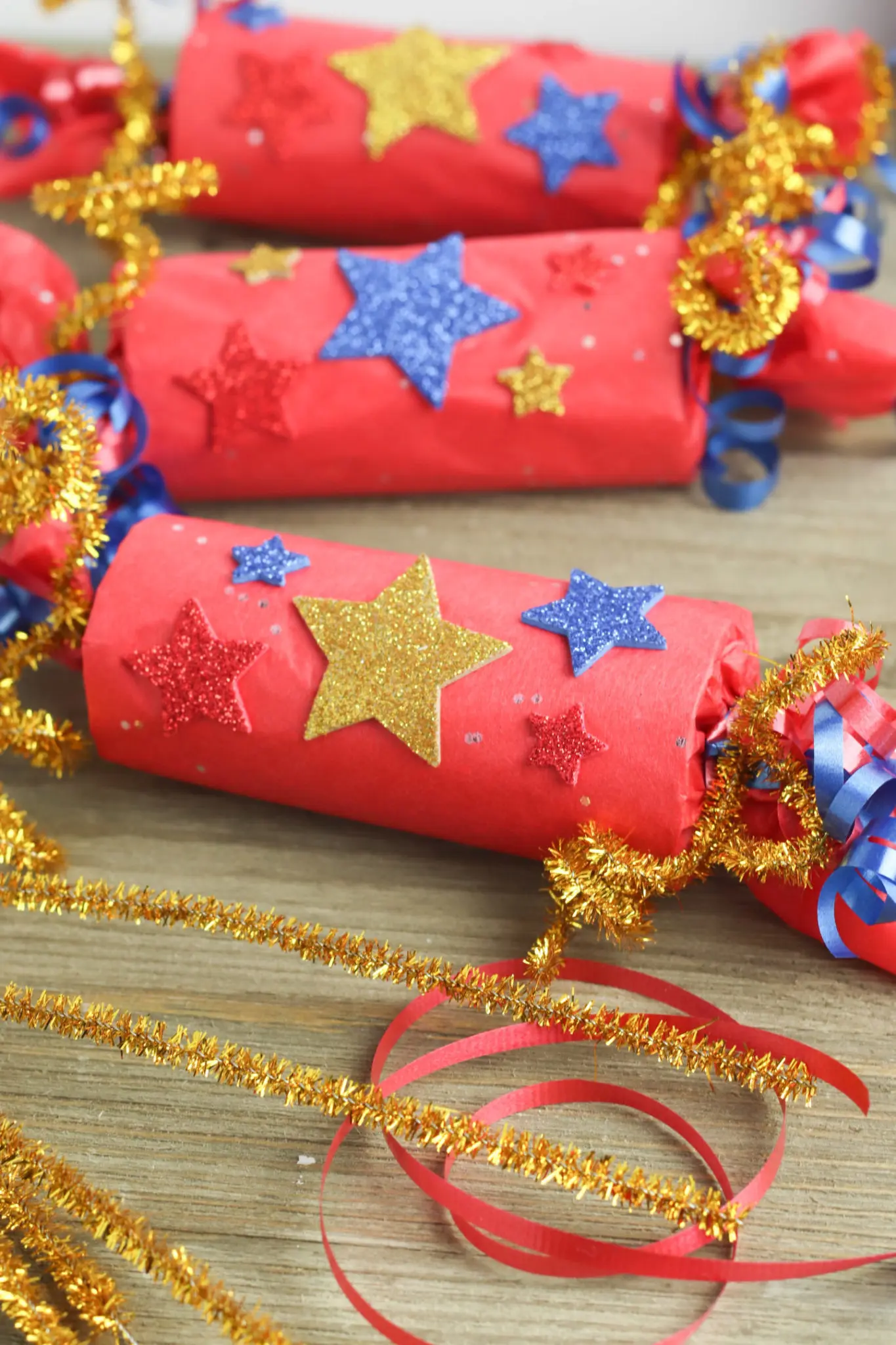 NellieBellie showing how to make confetti party poppers