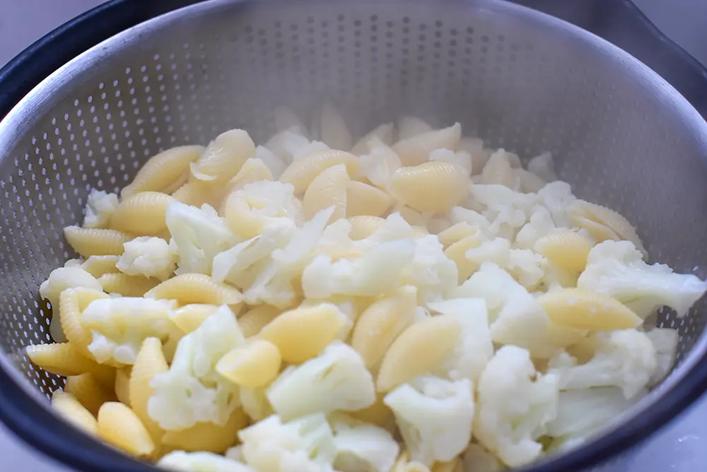 Cauliflower and pasta cooked together