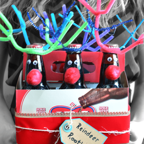 Reindeer Rootbeer a great gift idea for beer or rootbeer. Easy craft to make! | nelliebellie.com