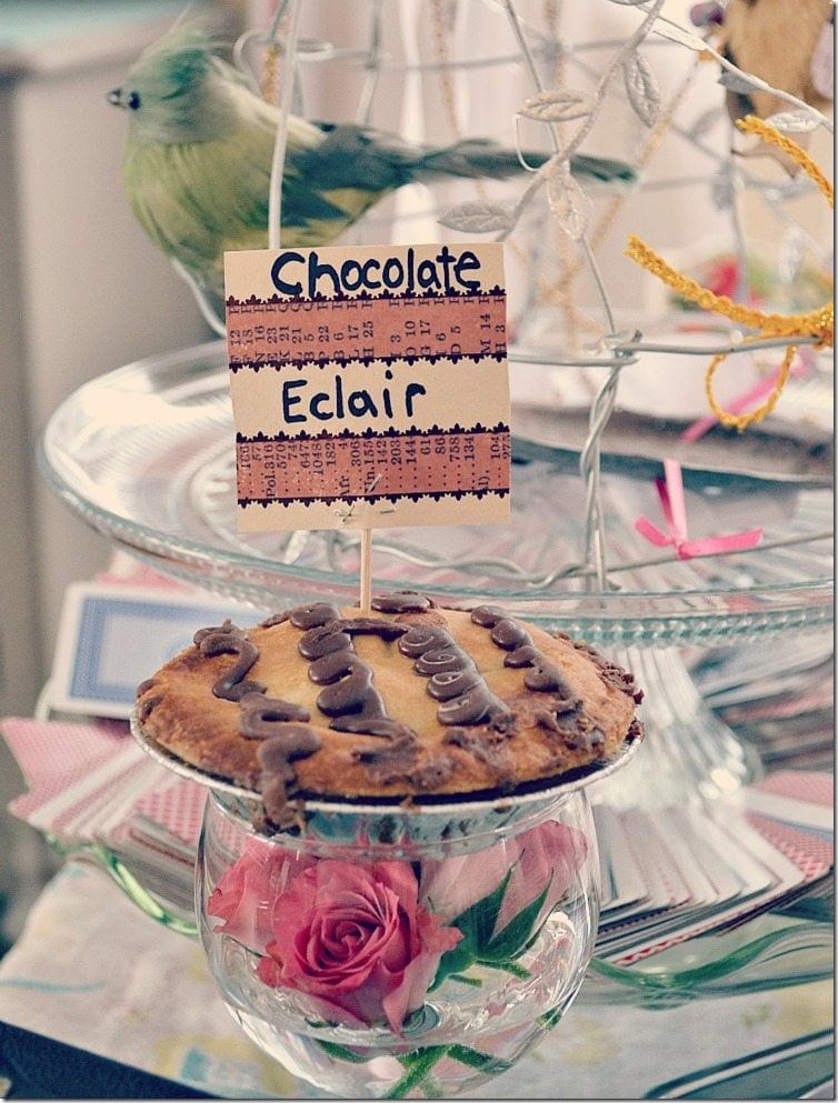 Alice in Wonderland tea party...vintage-style. By NellieBellie Alice in Wonderland tea party...vintage-style. By NellieBellie