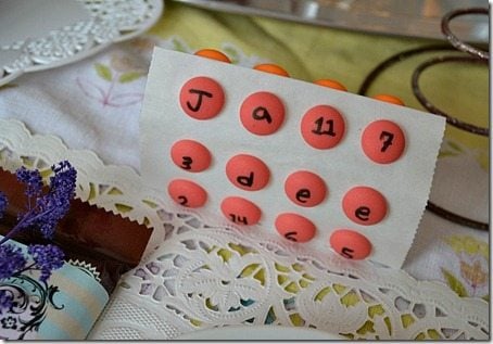 Candy and edible markers create fun placecards!