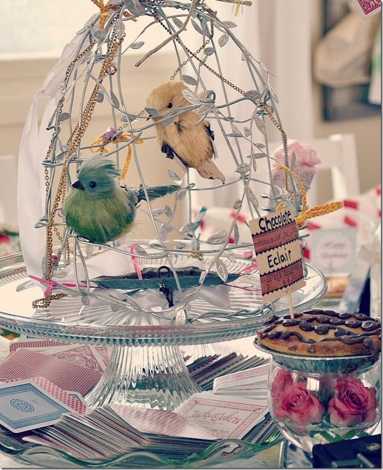 Alice in Wonderland tea party...vintage-style. By NellieBellie Alice in Wonderland tea party...vintage-style. By NellieBellie