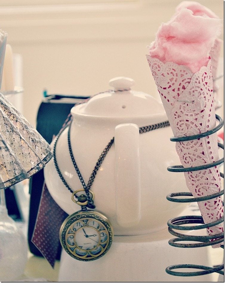 Alice in Wonderland tea party...vintage-style. By NellieBellie Alice in Wonderland tea party...vintage-style. By NellieBellie