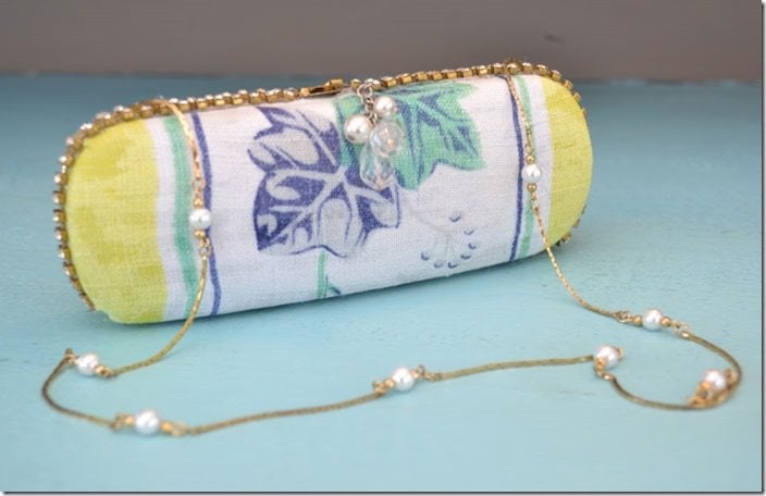 Turn an eyeglass case into a cute clutch! This DIY clutch is a simple craft that repurposes an old eyeglass case into a chic purse. Simple!