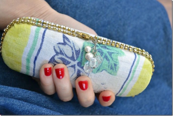 An eyeglass case turned into a cute coin purse! clutch-tutorial13
