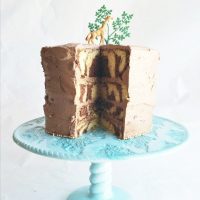 This beautiful cake was created in memory of Marius the giraffe, the animal the Copenhagen Zoo killed recently.