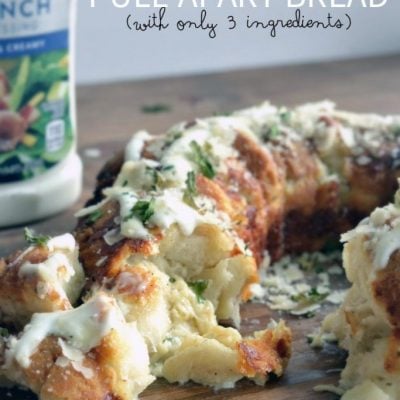 only 3 ingredients to make this delicious parmesean and ranch pull-apart bread!