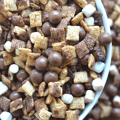 This Whopper Chex Mix is a great twist on the traditional and perfect for large groups! Recipe from nelliebellie.com chex muddy buddies