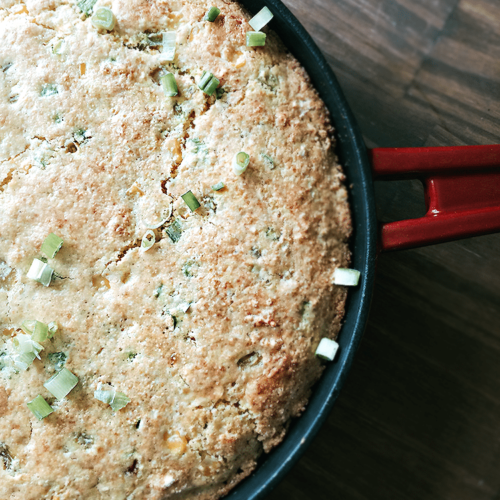 Make Tex Mex cornbread quickly. Easy and tasty! Another Lazy Baker Recipe form ~www.nelliebellie.com #cornbread #fast #easy #lazybaker
