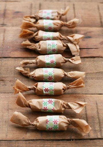 Make your own Cacao Nib Honey Caramels with this fantastic recipe for the tasty candies! Christmas candy, homemade caramel