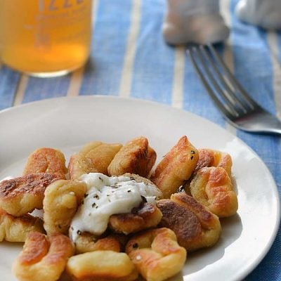 how to make homemade gnocci. So easy to do at home. A video tutorial is included as well as a basic recipe. A great thing to do on a Saturday afternoon. www. nelliebellie.com