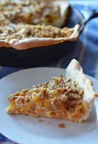 hearthy macaroni and cheese pizza is a fun twist on a favorite! A great pizza for family pizza night! This macaroni pizza recipe is simple and delicious!