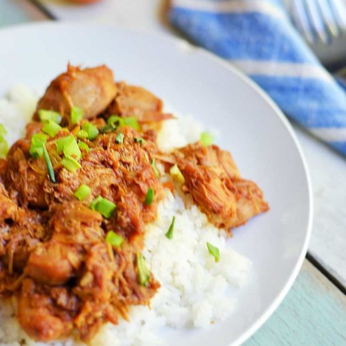Slow cooker orange chicken with 5 minutes of prep time. A fix an forget it meal the family will love!
